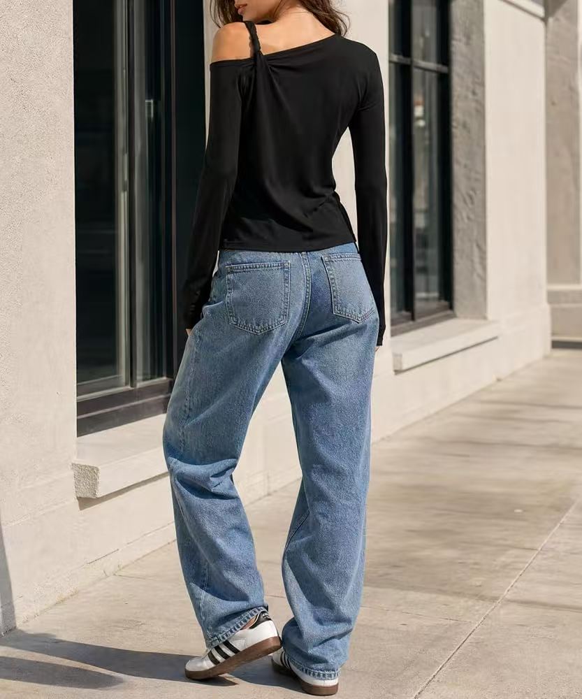 Asymmetric Knot Top